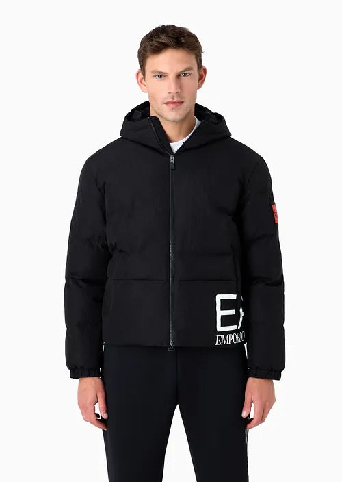 Giacca imbottita con cappuccio e maxi logo UOMO EA7 EMPORIO ARMANI 6RPB32 BLACK